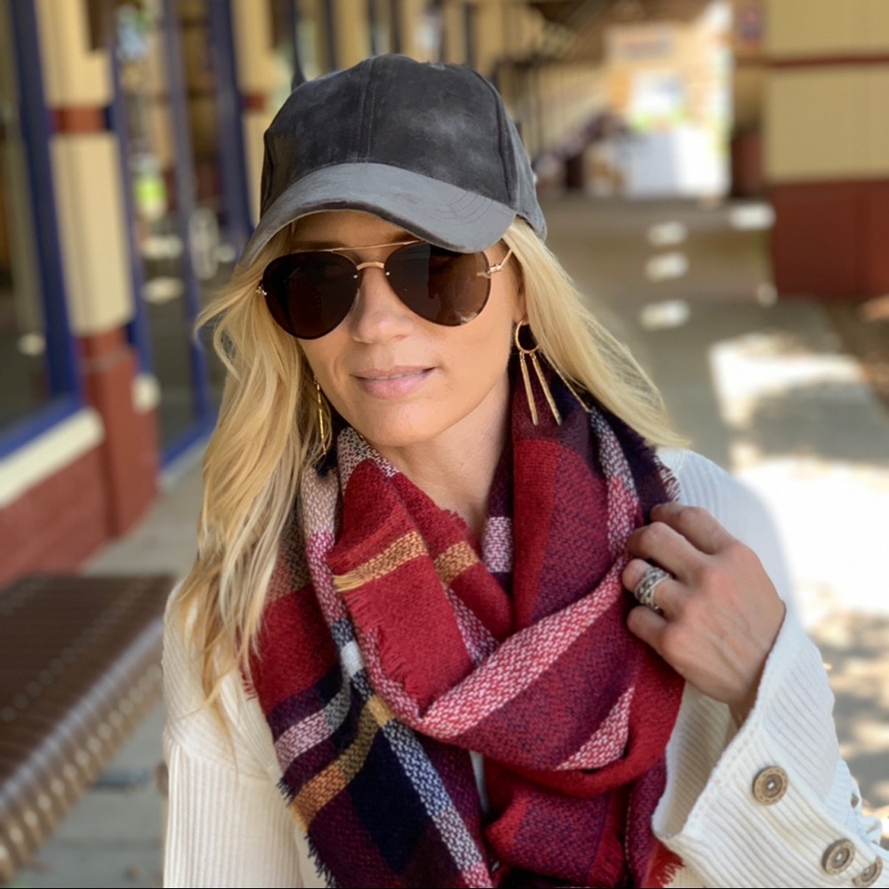 ✨RESTOCKED✨Gray Velvet Baseball Cap - Picture 4 of 7